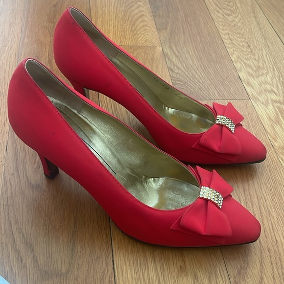 Bruno Magli Vintage Red Satin Pumps 8.5 - Picture 11 of 11